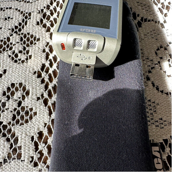 RCA VR5330R 2GB USB Digital Voice Recorder - Picture 4 of 4